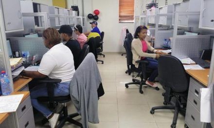 Economistas creen correcto subir salarios