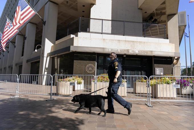 FBI, antes odiado por la izquierda y detestado por los conservadores