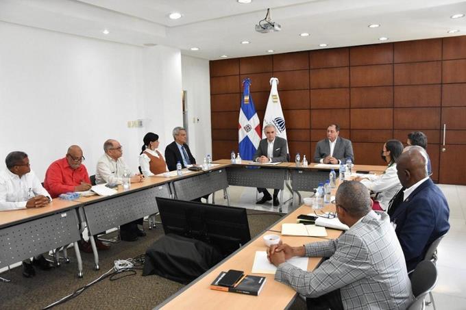Gobierno Dominicano anuncia aumento salarial de más de 60% a operarios de máquinas pesadas agrícolas