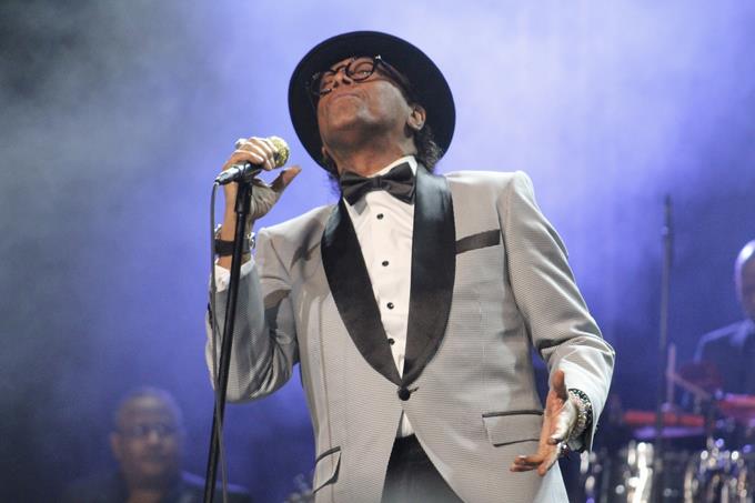 El público de Sergio Vargas se quita el sombrero al celebrar los 35 años con su orquesta