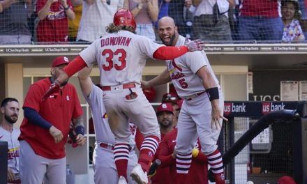 ¿Hay presión? Pujols se mantiene en 698 jonrones