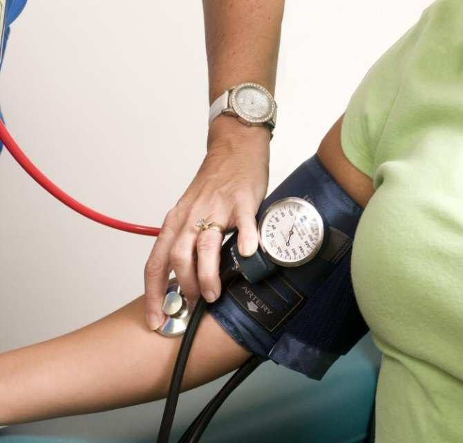 ¿Puede la hipertensión arterial acelerar el envejecimiento de los huesos?