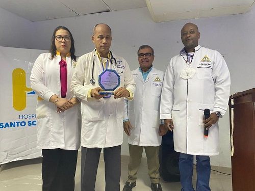 Hospital Santo Socorro y CMD reconocen a médicos; presentan exposición “Suicidio en adolescentes, una pandemia silente”