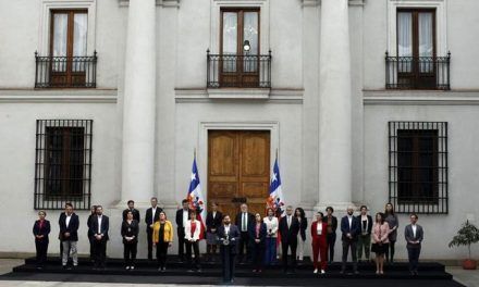 Boric cambia hacia centroizquierda tras fracaso Constitución