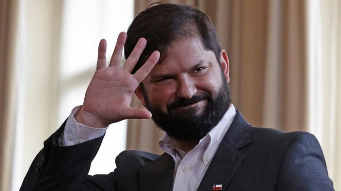 Boric se compromete a impulsar nuevo proceso constituyente en Chile