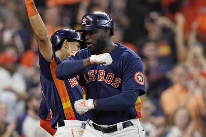 Álvarez vuelve a jonronear, Astros vencen 4-2 a Marineros y lideran SDLA 2-0