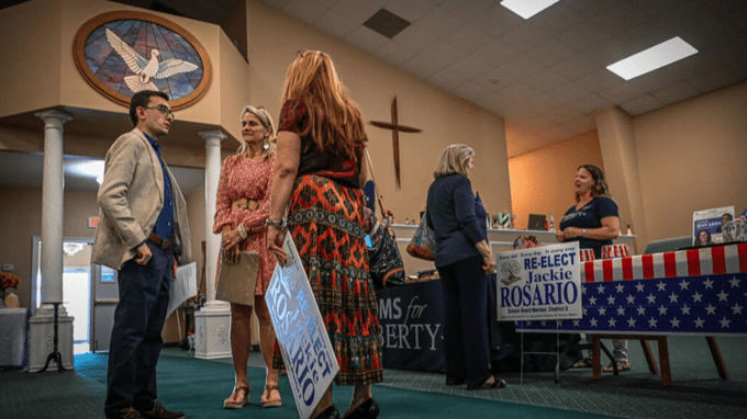 En Florida, un grupo de madres conservadoras lideran «la revolución de los padres»