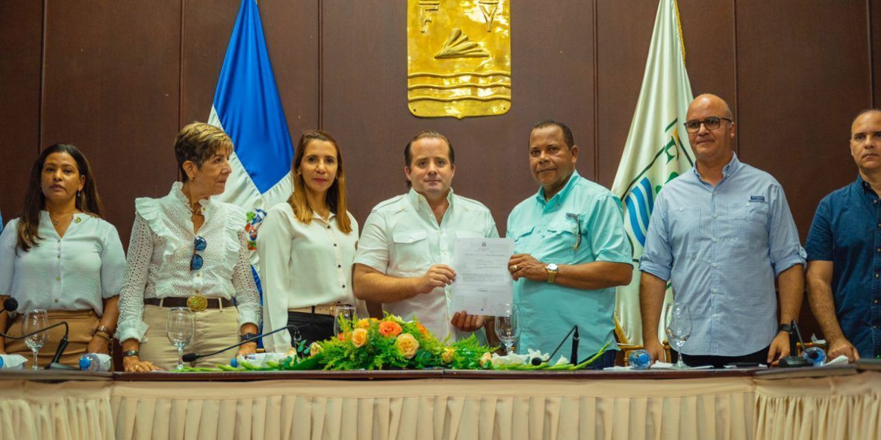 Ministro José Paliza entrega aportes por más de RD 90 millones en Puerto Plata