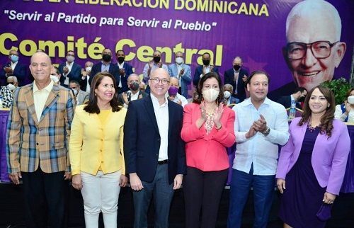Minerd instruye a directores regionales facilitar escuelas al PLD para su consulta del domingo