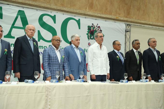 Abinader busca acuerdo con empresarios para alza sueldos