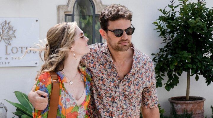‘The White Lotus’: Theo James revela que bajaron el tono a su desnudo integral porque era «demasiado»