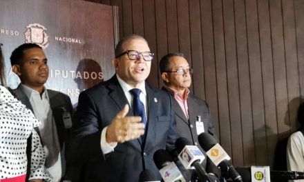 Renuncia colectiva en el PLD; Valentín se va junto a diputado, alcaldes, regidores y varios más del CC