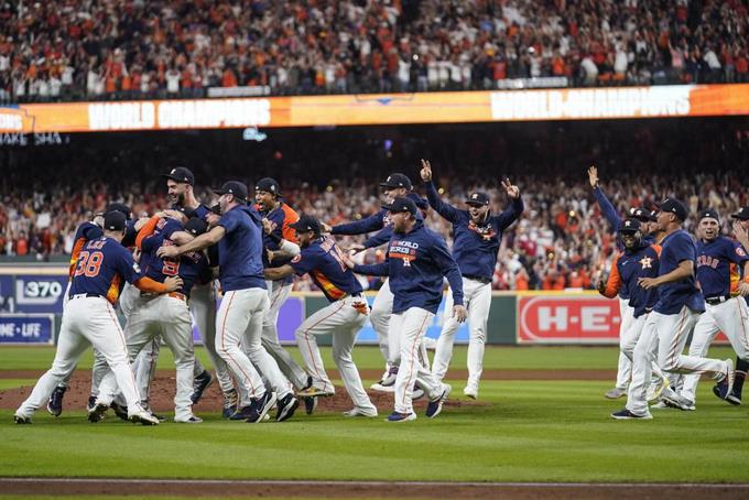 Los Astros de Houston se proclaman campeones de la Serie Mundial tras vencer 4-1 a los Filis