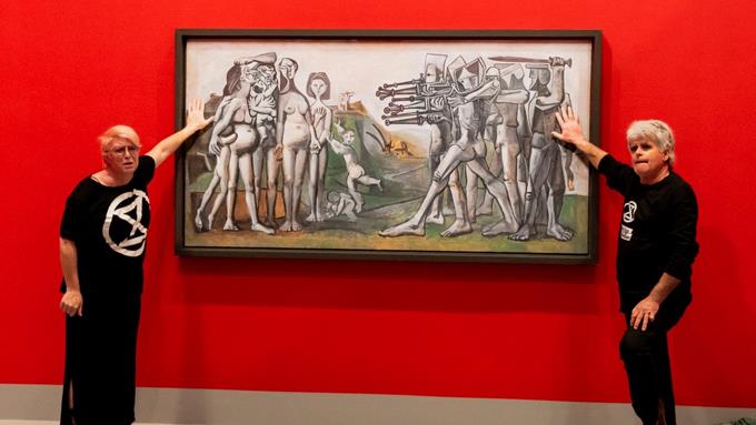 El vandalismo en el arte, la nueva tendencia para protestar por el cambio climático