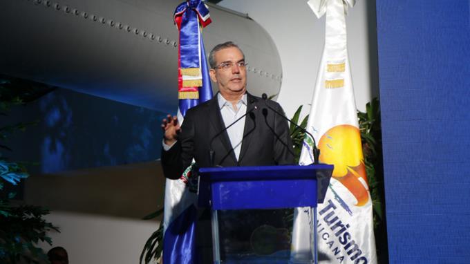 Abinader destaca que plan antiburocracia mejorará la economía dominicana