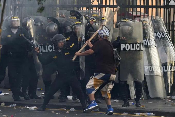 Muere otro manifestante durante protesta en Perú