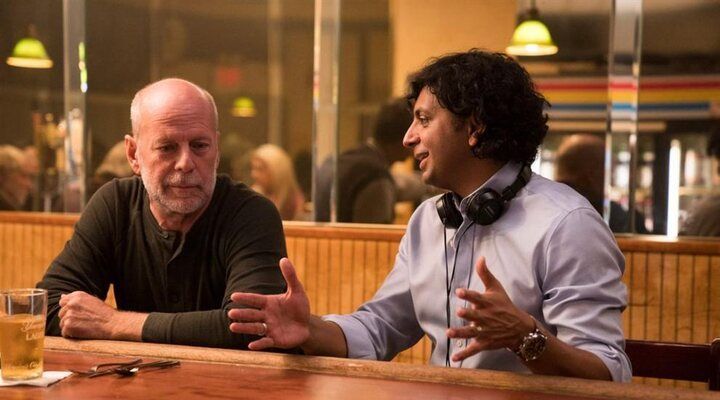 M. Night Shyamalan habla de la situación de Bruce Willis y cómo ha afectado a su familia