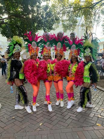 Carnaval de Ciudad Colonial alegra a las familias dominicanas este sábado