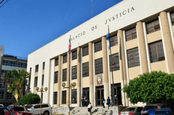 Fiscalía pide un millón de pesos e impedimento de salida a funcionaria del Mived acusada violencia intrafamiliar