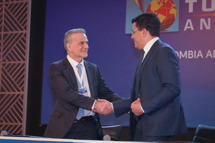 Collado sella acuerdo con Wingo para atraer más turismo colombiano