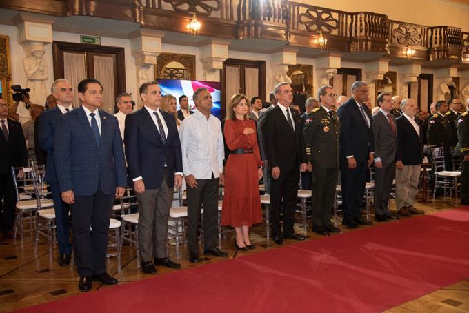 Abinader afirma descalabro Haití es reto para RD