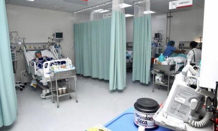 Gobierno afirma hospitales sí están en funcionamiento