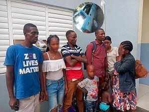 PN activa búsqueda de conductor abandonó carro con ocho haitianos indocumentados en Valverde