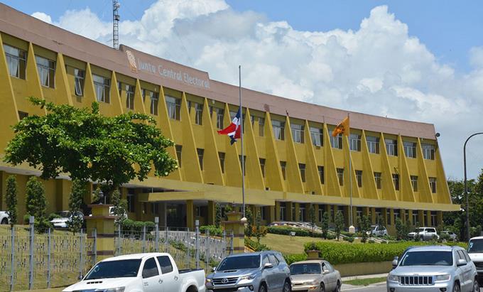 Hay 54 solicitudes de nuevos partidos y movimientos políticos