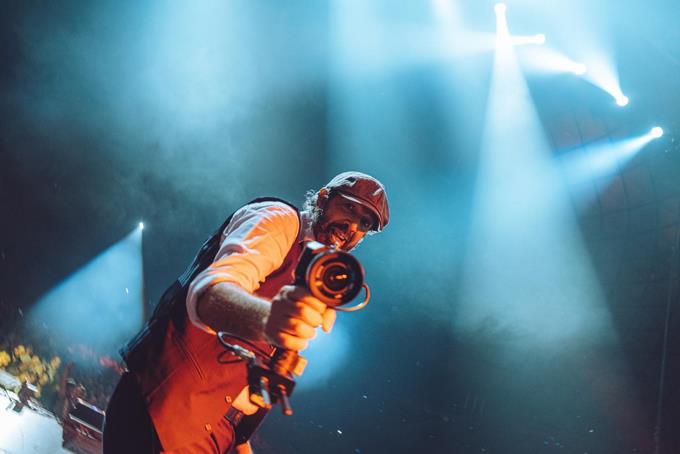 Juan Luis Guerra aplaude el merengue entrara al Grammy llevado por Bad Bunny