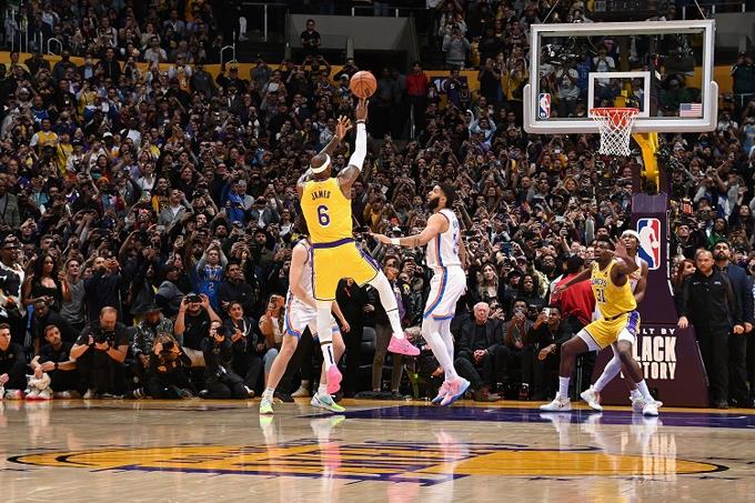 LeBron se convierte en el máximo anotador en historia de la NBA