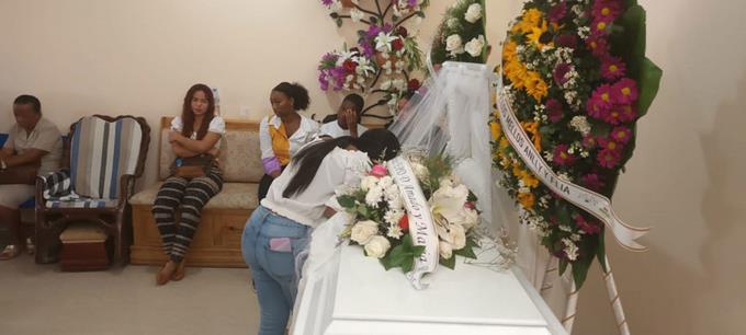 Llanto matiza sepelio joven murió por un aborto Higüey