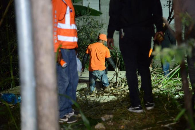 Médicos forenses tratan determinar identidad de cadáveres Los Alcarrizos
