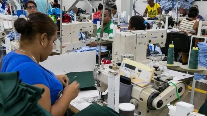 Semana de cuatro días reduce estrés y mantiene productividad, según estudio