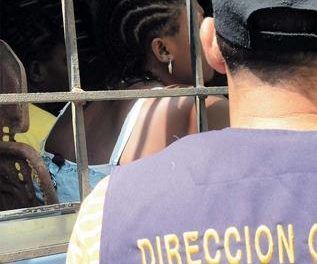 Senador retirará propuesta sobre protección a las mujeres ilegales