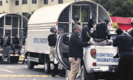 Migración repatria 354 haitianos ilegales