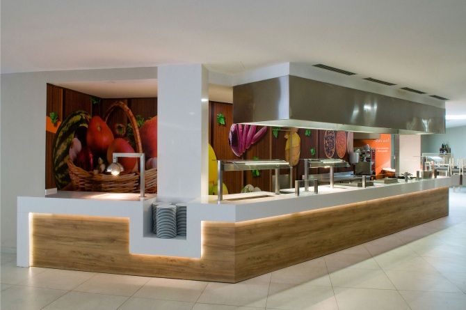 Cómo un mobiliario de buffet atractivo y funcional puede mejorar la experiencia en hoteles