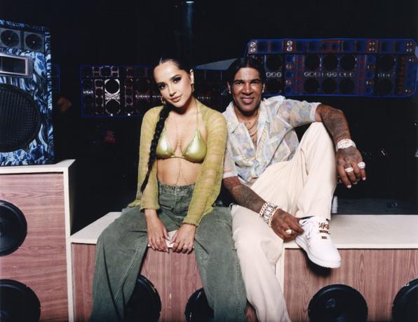 «Arranca», el mambo de Becky G y Omega con video grabado en Boca Chica