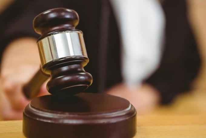 Dejan libre funcionaria acusada de violencia