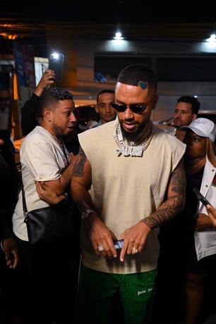 Dj Adoni incursiona como cantante al ritmo de “Gugle” junto a Farruko y Flow 28