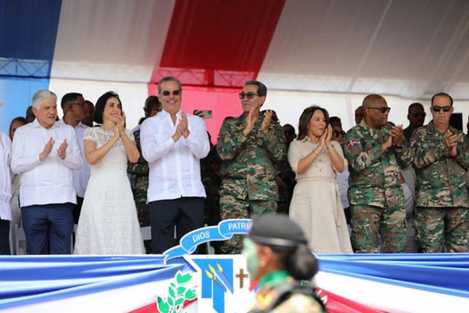 Exhiben poderío militar