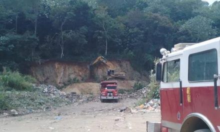 Faltan camiones de agua para sofocar fuego en vertedero de Jarabacoa