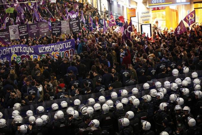Mujeres gozan de menos derechos que los hombres