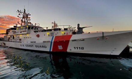 Repatrian a 27 dominicanos tras interceptar su barco en aguas de Puerto Rico