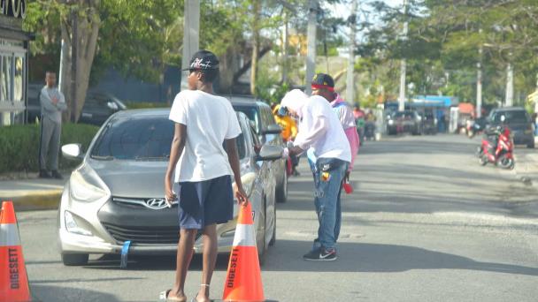 Alcaldía de Boca Chica cobra RD$300 para dar acceso a conductores a las áreas de los restaurantes