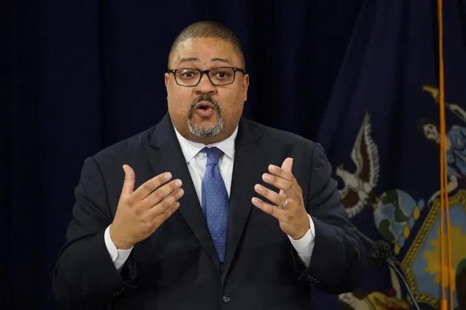 Caso Trump: Fiscal de NY demanda a congresista republicano