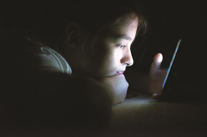 El uso desmedido de las pantallas en niños y adolescentes