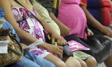 Embarazadas temen parir en hospital de Los Mina