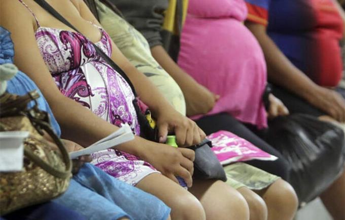 Embarazadas temen parir en hospital de Los Mina