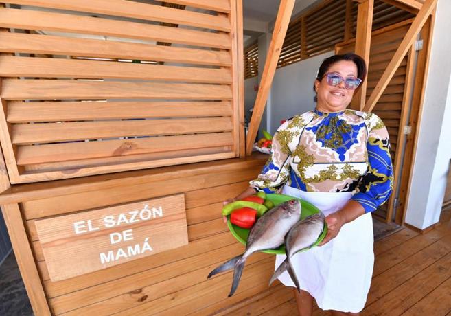 La licenciada en Letras que fríe pescados en Guayacanes