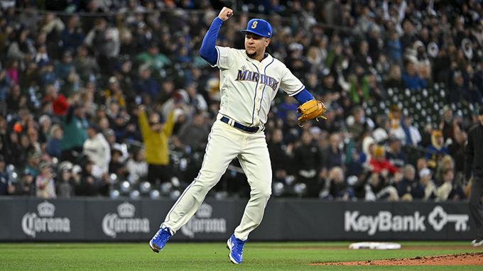 Luis Castillo lanza en grande y blanquea 1-0 a los Rockies